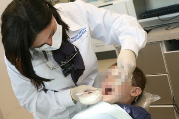 Cabinetele stomatologice pentru elevi există şi nu prea: asistentele trimit copiii acasă, să se spele pe dinţi